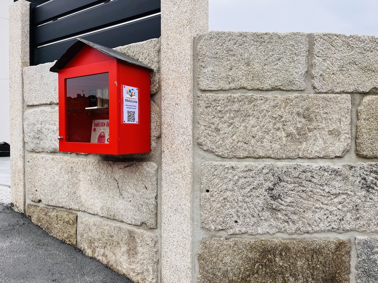 BiblioLonia - Estantería de libros