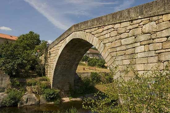 Ponte sobre o río